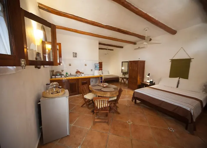 Yum Kin Hotel 4*